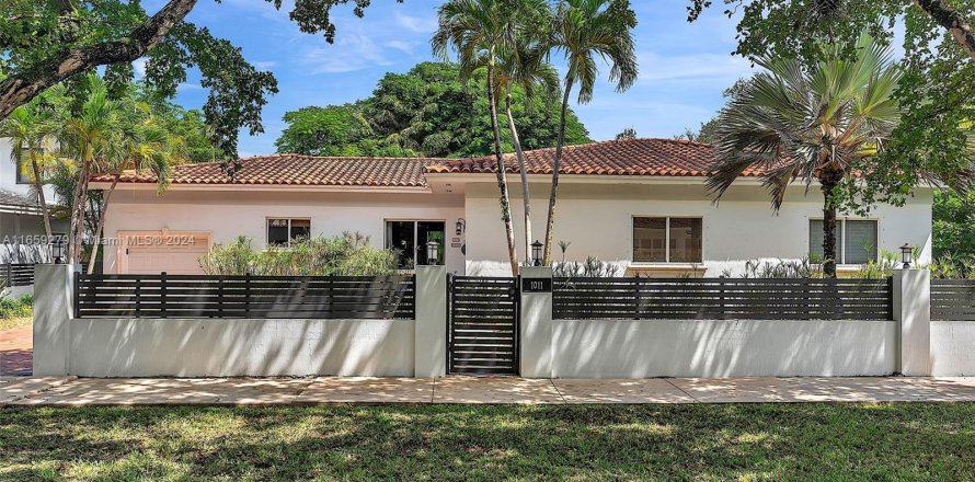 Villa ou maison à Coral Gables, Floride 4 chambres, 251.77 m2 № 1362774