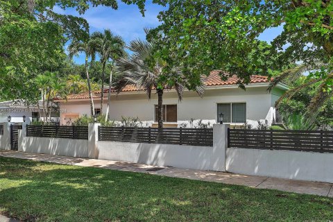 Casa en venta en Coral Gables, Florida, 4 dormitorios, 251.77 m2 № 1362774 - foto 2