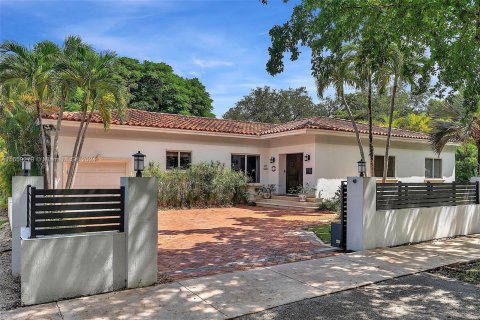 Villa ou maison à vendre à Coral Gables, Floride: 4 chambres, 251.77 m2 № 1362774 - photo 3