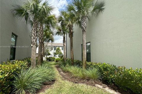 Townhouse in Oakland Park, Florida 3 bedrooms, 162.95 sq.m. № 1362781 - photo 14