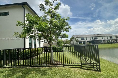 Townhouse in Oakland Park, Florida 3 bedrooms, 162.95 sq.m. № 1362781 - photo 8