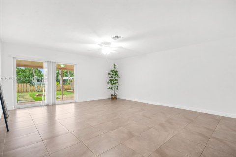 Villa ou maison à vendre à Cutler Bay, Floride: 4 chambres, 180.79 m2 № 1362495 - photo 8