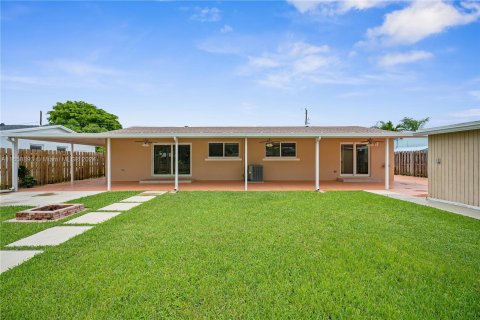 Villa ou maison à vendre à Cutler Bay, Floride: 4 chambres, 180.79 m2 № 1362495 - photo 16