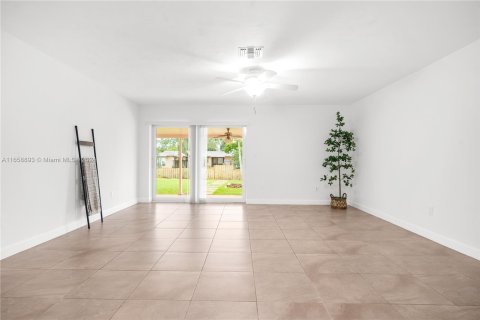 Villa ou maison à vendre à Cutler Bay, Floride: 4 chambres, 180.79 m2 № 1362495 - photo 9