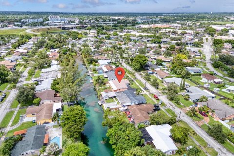 Villa ou maison à vendre à Cutler Bay, Floride: 4 chambres, 180.79 m2 № 1362495 - photo 3