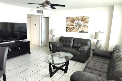 Condominio en venta en Miami Beach, Florida, 1 dormitorio, 84.73 m2 № 1441759 - foto 6