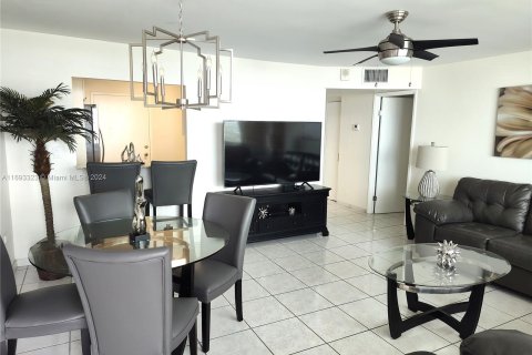 Condominio en venta en Miami Beach, Florida, 1 dormitorio, 84.73 m2 № 1441759 - foto 5