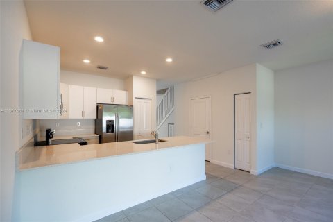 Touwnhouse à vendre à Hialeah, Floride: 3 chambres, 143.07 m2 № 1403017 - photo 11