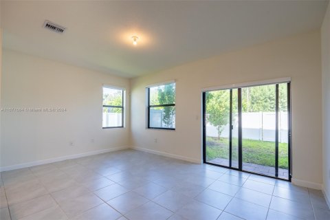 Townhouse in Hialeah, Florida 3 bedrooms, 143.07 sq.m. № 1403017 - photo 12