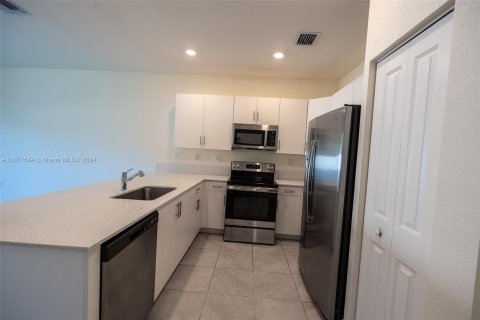 Touwnhouse à vendre à Hialeah, Floride: 3 chambres, 143.07 m2 № 1403017 - photo 7