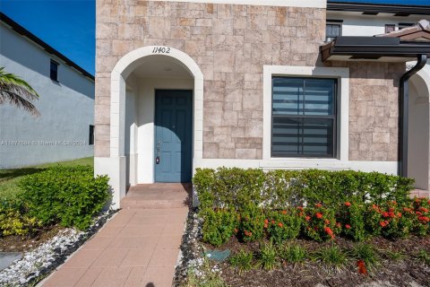 Adosado en venta en Hialeah, Florida, 3 dormitorios, 143.07 m2 № 1403017 - foto 3