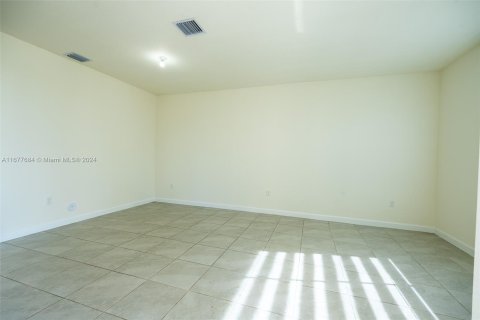 Touwnhouse à vendre à Hialeah, Floride: 3 chambres, 143.07 m2 № 1403017 - photo 4