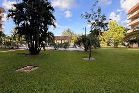 Condominio en venta en Hollywood, Florida, 2 dormitorios, 89.93 m2 № 1403022 - foto 3