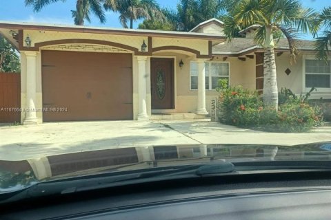 Casa en venta en Lake Worth, Florida, 3 dormitorios, 106 m2 № 1403021 - foto 1