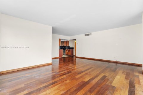 Condo in Miami, Florida, 1 bedroom  № 1403023 - photo 4