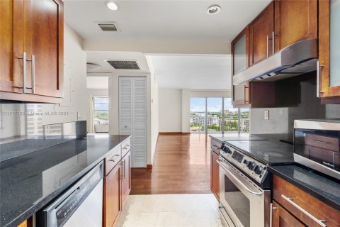 Condo in Miami, Florida, 1 bedroom  № 1403023 - photo 1