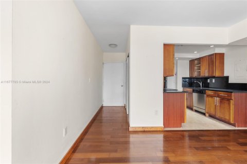 Condominio en venta en Miami, Florida, 1 dormitorio, 79.99 m2 № 1403023 - foto 6