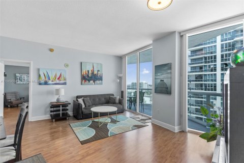 Condominio en venta en Miami Beach, Florida, 1 dormitorio, 81.85 m2 № 1097399 - foto 15