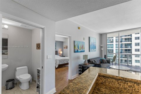 Condo in Miami Beach, Florida, 1 bedroom  № 1097399 - photo 20