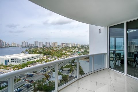 Condo in Sunny Isles Beach, Florida, 2 bedrooms  № 1097353 - photo 15