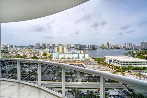 Condo in Sunny Isles Beach, Florida, 2 bedrooms  № 1097353 - photo 14