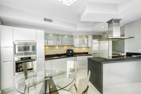 Condo in Sunny Isles Beach, Florida, 2 bedrooms  № 1097353 - photo 10