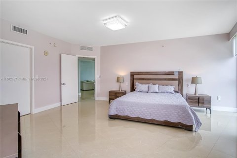 Condo in Sunny Isles Beach, Florida, 2 bedrooms  № 1097353 - photo 18