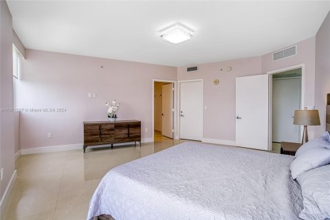 Condo in Sunny Isles Beach, Florida, 2 bedrooms  № 1097353 - photo 20