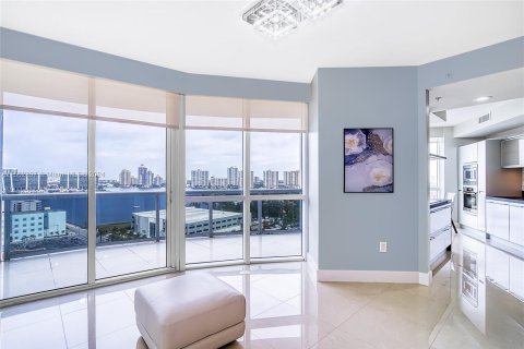 Condo in Sunny Isles Beach, Florida, 2 bedrooms  № 1097353 - photo 7