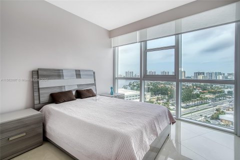 Condo in Sunny Isles Beach, Florida, 2 bedrooms  № 1097353 - photo 24