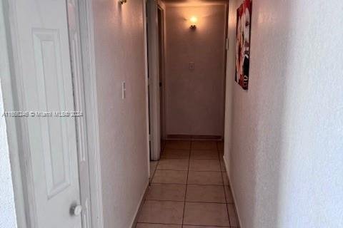 Condo in Hialeah, Florida, 2 bedrooms  № 1365354 - photo 6