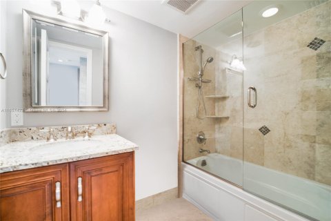 Condo in Fort Lauderdale, Florida, 3 bedrooms  № 1365331 - photo 28