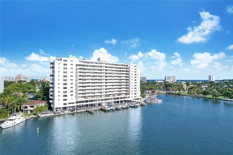 Condo in Fort Lauderdale, Florida, 3 bedrooms  № 1365331 - photo 1