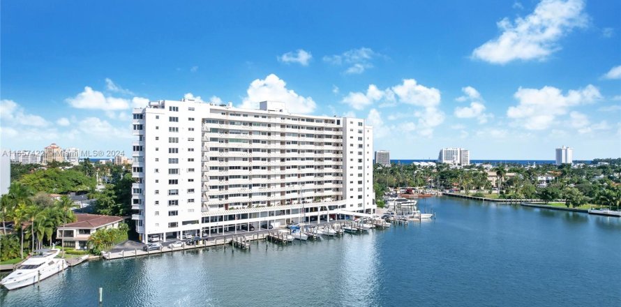 Condo in Fort Lauderdale, Florida, 3 bedrooms  № 1365331