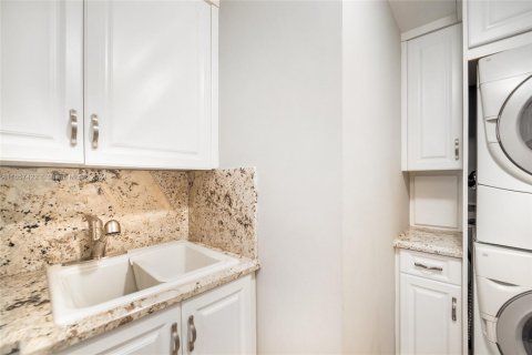 Condo in Fort Lauderdale, Florida, 3 bedrooms  № 1365331 - photo 30