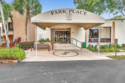 Condo in Pembroke Pines, Florida, 2 bedrooms  № 1365353 - photo 29