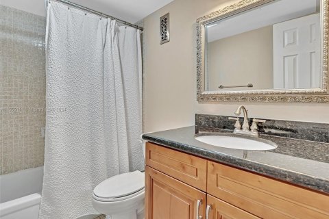 Condo in Pembroke Pines, Florida, 2 bedrooms  № 1365353 - photo 18