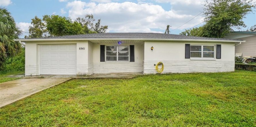 House in New Port Richey, Florida 3 bedrooms, 124.49 sq.m. № 1368040