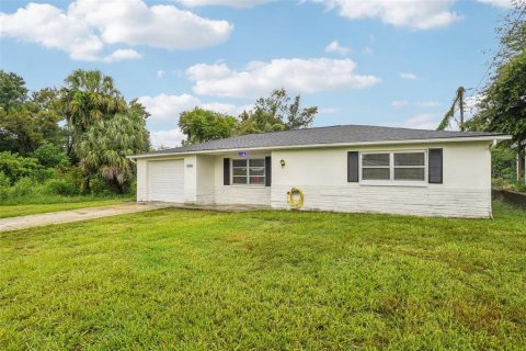 House in New Port Richey, Florida 3 bedrooms, 124.49 sq.m. № 1368040 - photo 2