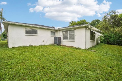 House in New Port Richey, Florida 3 bedrooms, 124.49 sq.m. № 1368040 - photo 23