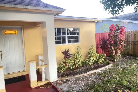 Villa ou maison à vendre à Margate, Floride: 2 chambres, 143.26 m2 № 828076 - photo 24