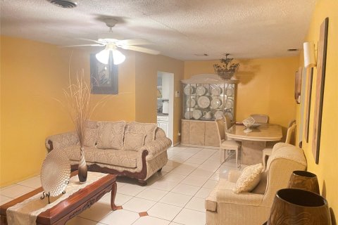 House in Margate, Florida 2 bedrooms, 143.26 sq.m. № 828076 - photo 22