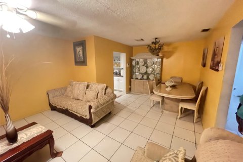 House in Margate, Florida 2 bedrooms, 143.26 sq.m. № 828076 - photo 20