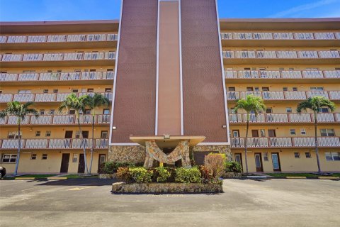 Copropriété à vendre à Hallandale Beach, Floride: 2 chambres, 101.45 m2 № 1179302 - photo 1