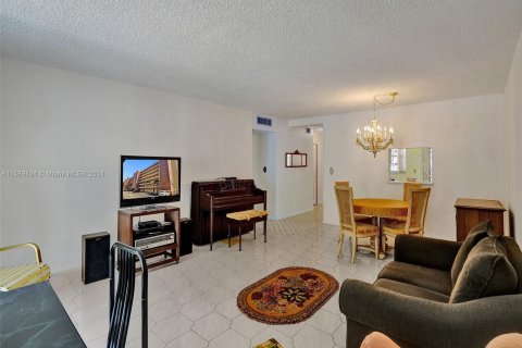 Copropriété à vendre à Hallandale Beach, Floride: 2 chambres, 101.45 m2 № 1179302 - photo 11