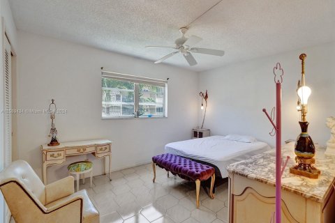 Condo in Hallandale Beach, Florida, 2 bedrooms  № 1179302 - photo 22