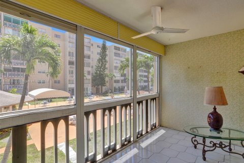 Copropriété à vendre à Hallandale Beach, Floride: 2 chambres, 101.45 m2 № 1179302 - photo 13