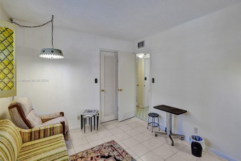 Condo in Hallandale Beach, Florida, 2 bedrooms  № 1179302 - photo 21