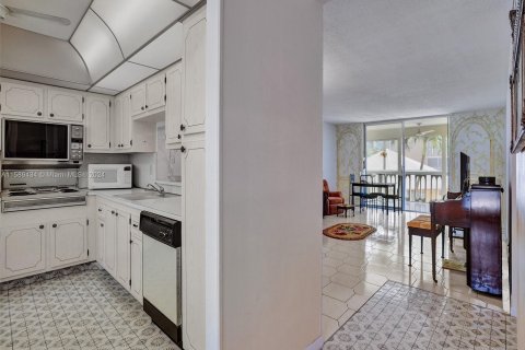 Copropriété à vendre à Hallandale Beach, Floride: 2 chambres, 101.45 m2 № 1179302 - photo 2