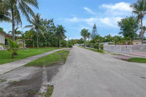 House in North Miami Beach, Florida 3 bedrooms, 181.62 sq.m. № 1402829 - photo 25